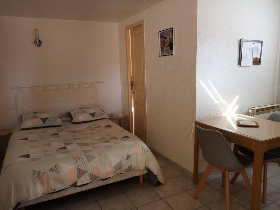 Meuble Independant Confort Classe 2** Apartment