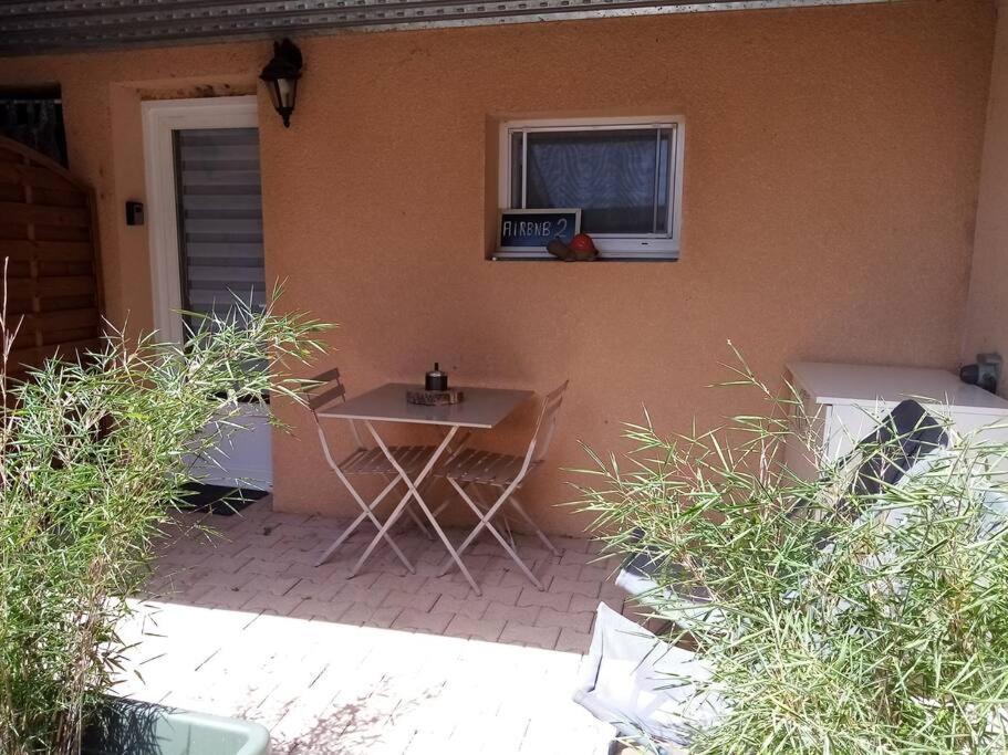 Meuble Independant Confort Classe 2** Apartment